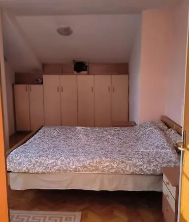 Cozy Ivana's דירה