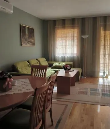 Cozy Ivana's דירה סקופיה